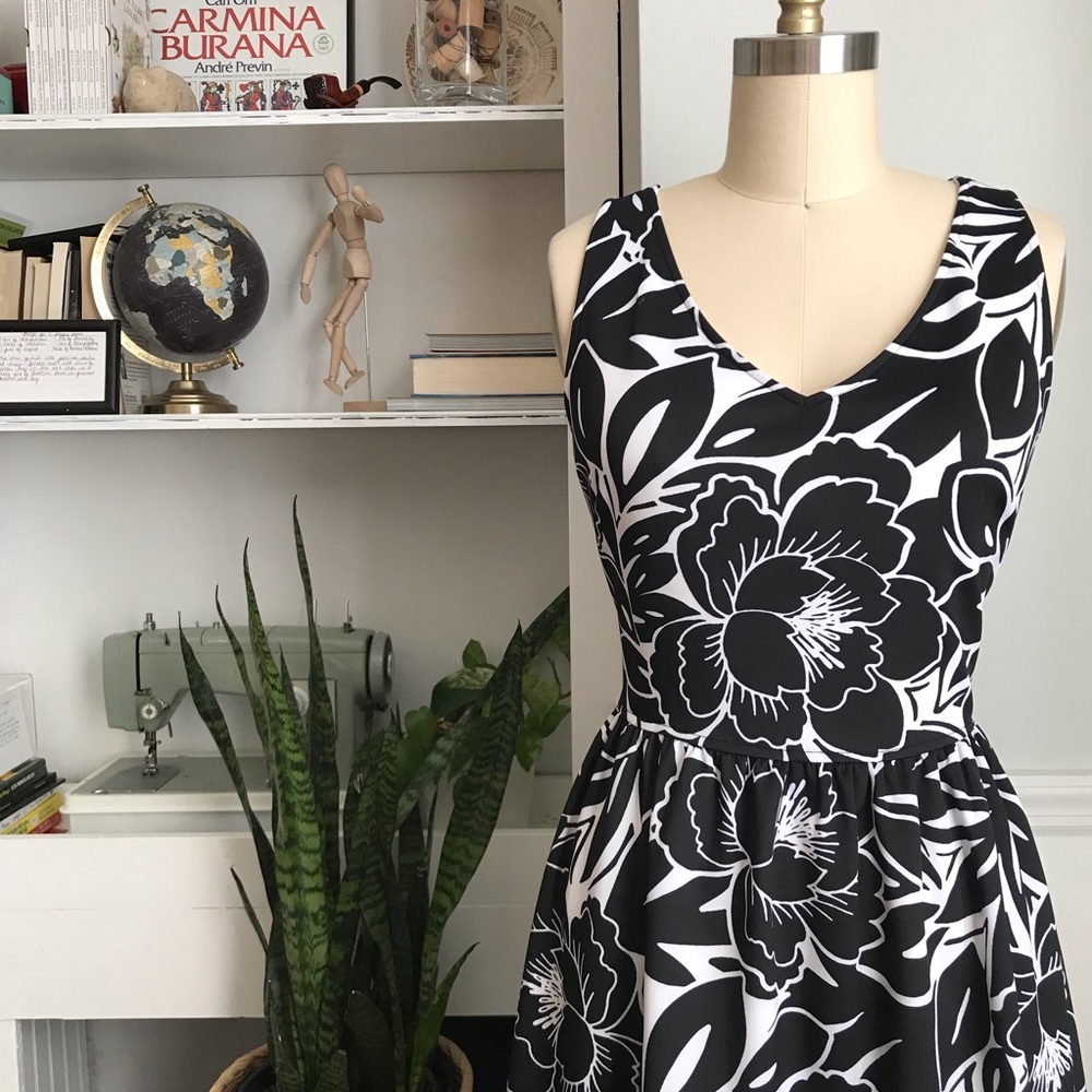 London Times • Floral Stretch Dress